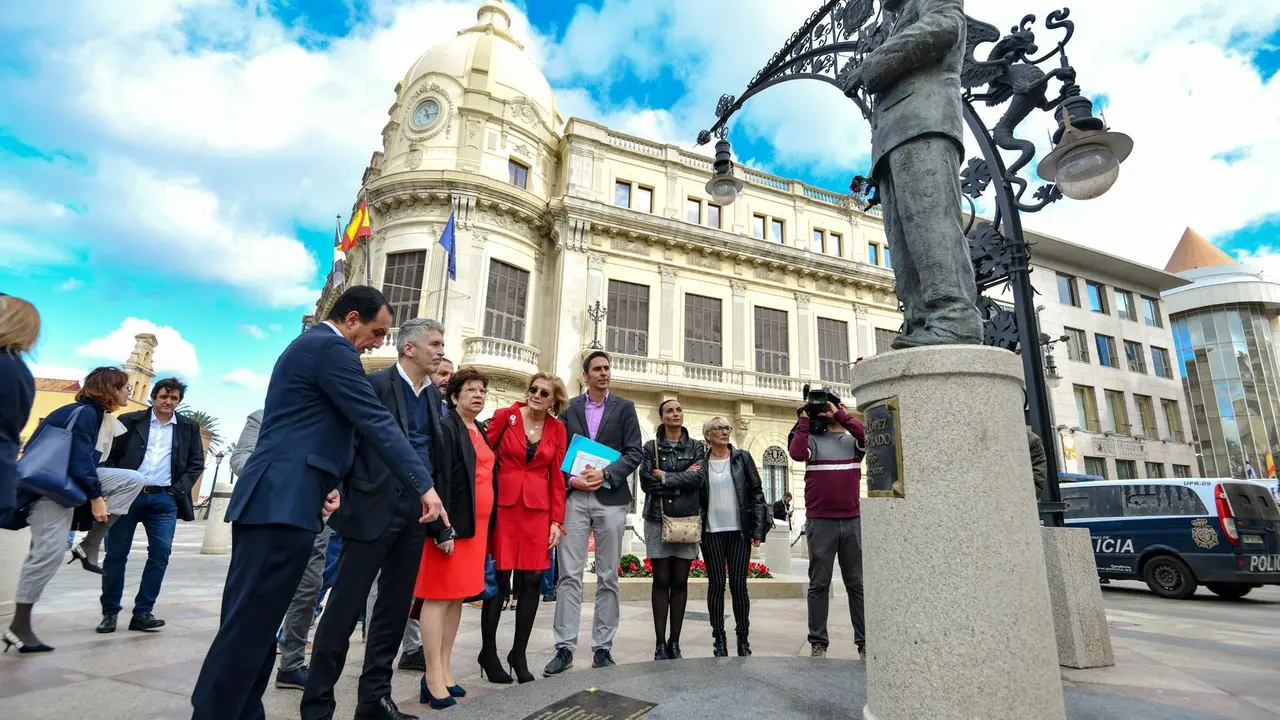 Archivo - El ministro del Interior, Fernando Grande-Marlaska, en una visita a Ceuta