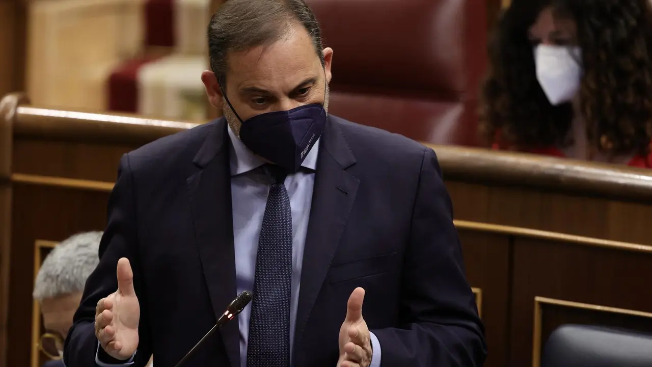El ministro de Transportes, Movilidad y Agenda Urbana, Jos&eacute; Luis &Aacute;balos, interviene en una sesi&oacute;n de control al Gobierno, a 16 de junio de 2021, en el Congreso de los Diputados, Madrid, (Espa&ntilde;a)