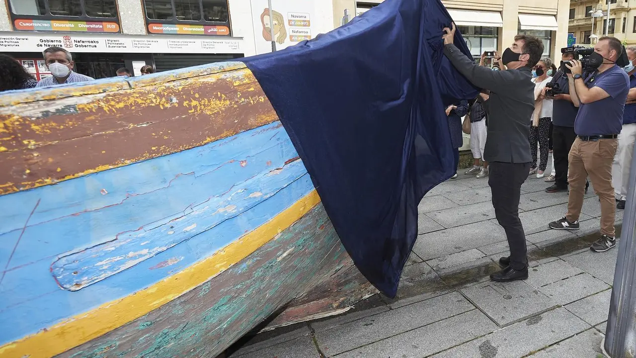 Inauguraci&oacute;n de la exposici&oacute;n callejera e instalaci&oacute;n 'Personas refugiadas: huir para vivir'.