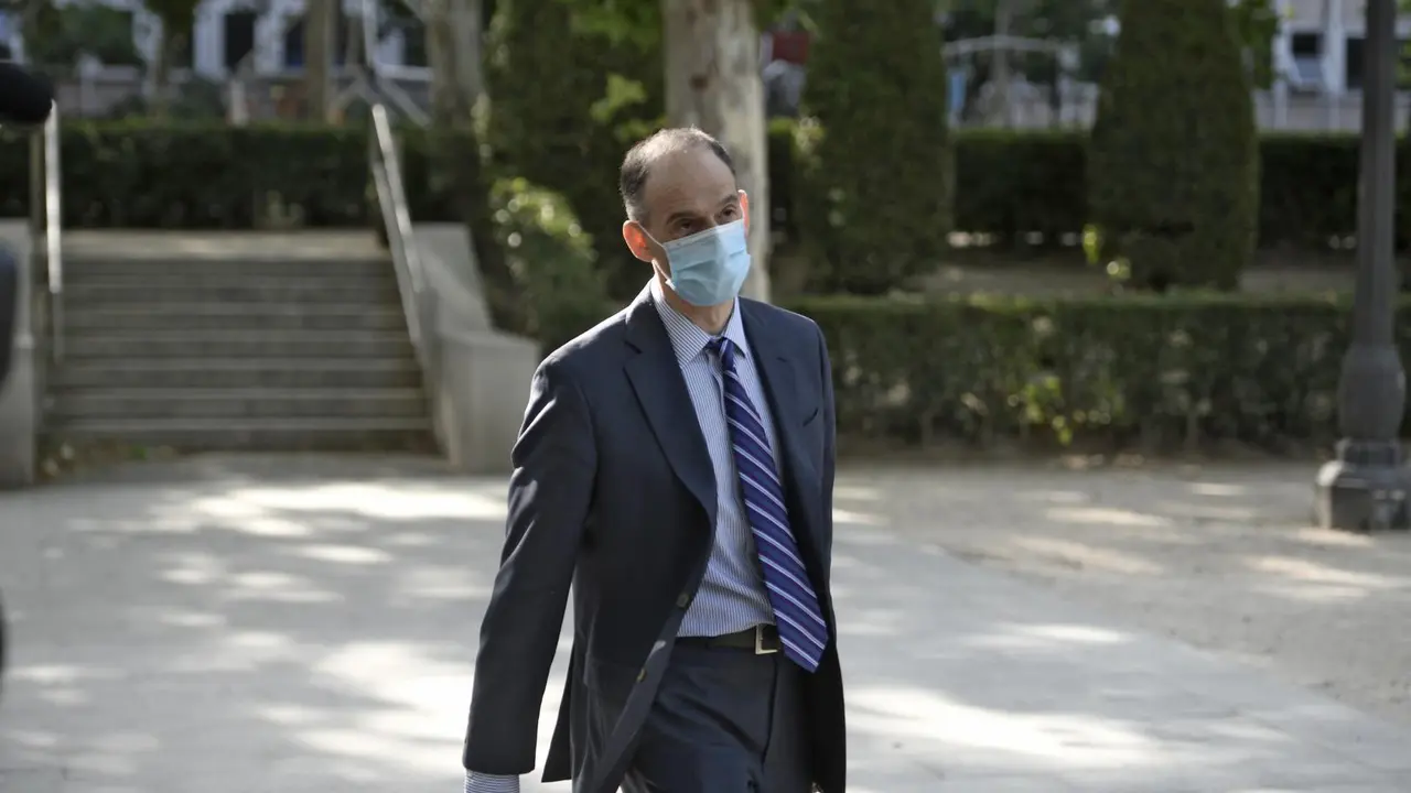 El inspector de la Polic&iacute;a Manuel Morocho se dirige a la Audiencia Nacional para prestar declaraci&oacute;n en relaci&oacute;n al caso &lsquo;kitchen&rsquo;, a 15 de junio de 2021, en Madrid (Espa&ntilde;a). El juez de la Audiencia Nacional Manuel Garc&iacute;a-Castell&oacute;n interroga este martes c