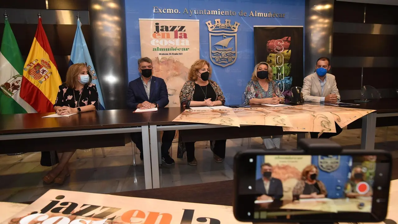 Presentaci&oacute;n en Almu&ntilde;&eacute;car (Granada) de 'Jazz en la Costa' con la vicepresidenta primera y diputada de Cultura y Memoria Hist&oacute;rica y Democr&aacute;tica, F&aacute;tima G&oacute;mez, la alcaldesa de Almu&ntilde;&eacute;car, Trinidad Herrera, y el director del festival, Jes&uacute;s Villalba