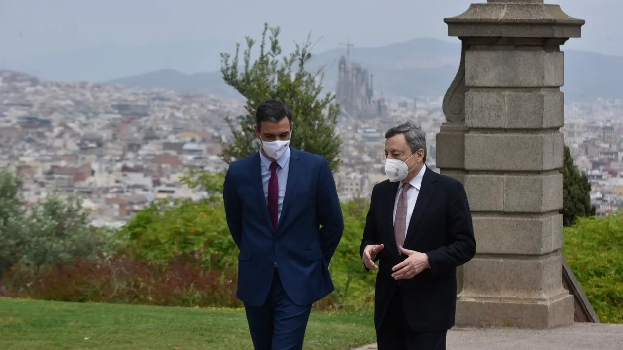 El presidente del Gobierno, Pedro S&aacute;nchez, y el primer ministro italiano, Mario Draghi, en un encuentro con motivo del acto de clausura de la XXXVI Reuni&oacute; Cercle d&rsquo;Economia, a 18 de junio de 2021 en Barcelona