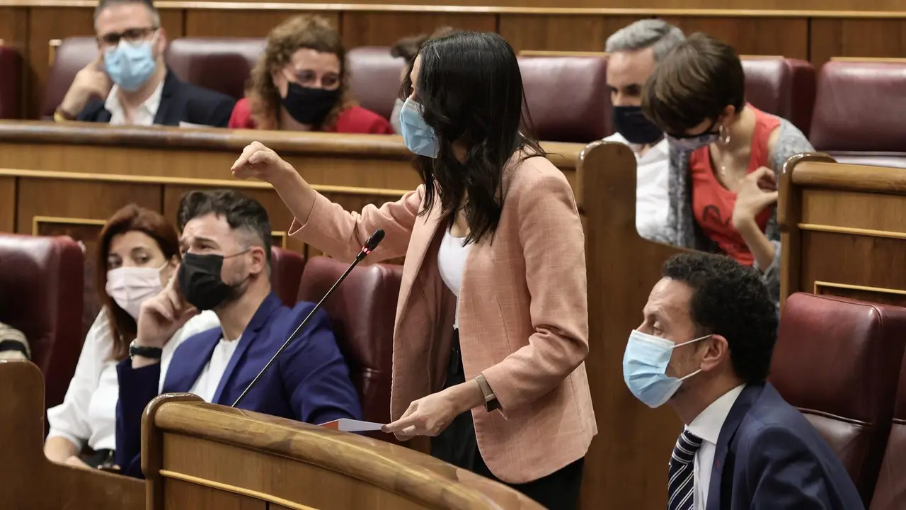La l&iacute;der de Cs, In&eacute;s Arrimadas, interviene en una sesi&oacute;n de control en el Congreso