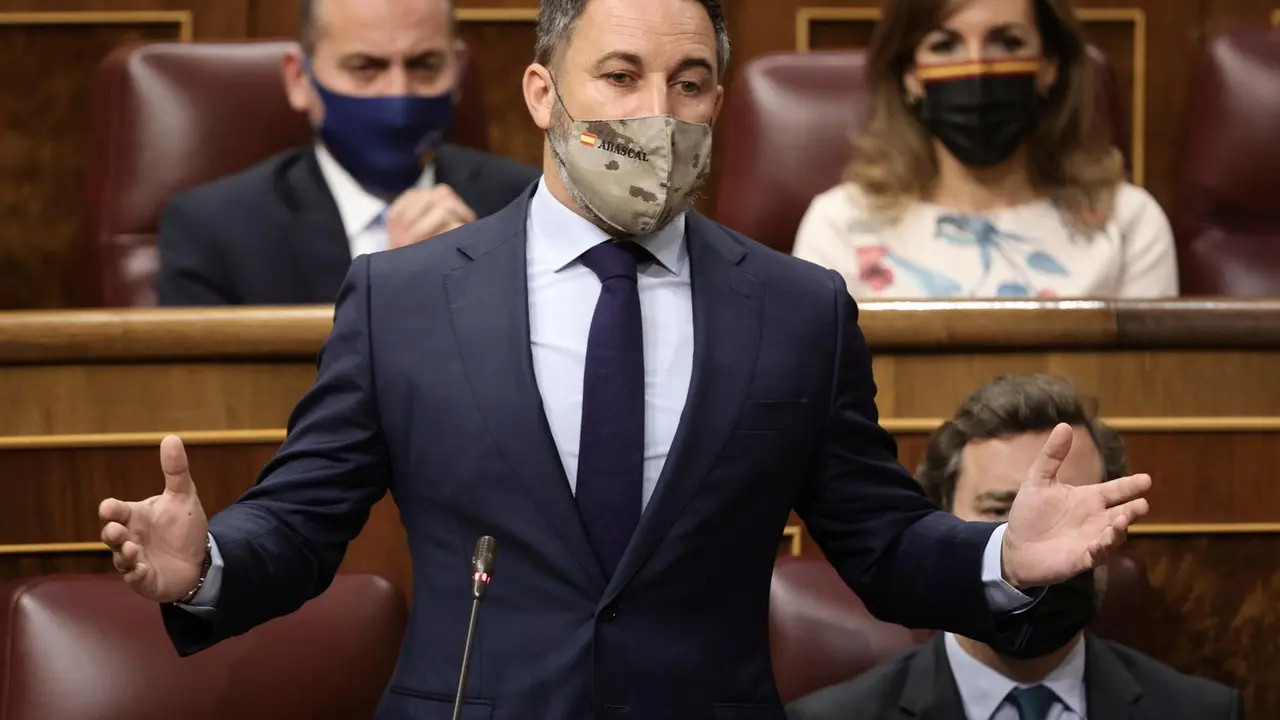 El l&iacute;der de Vox, Santiago Abascal, interviene en una sesi&oacute;n de controlen el Congreso