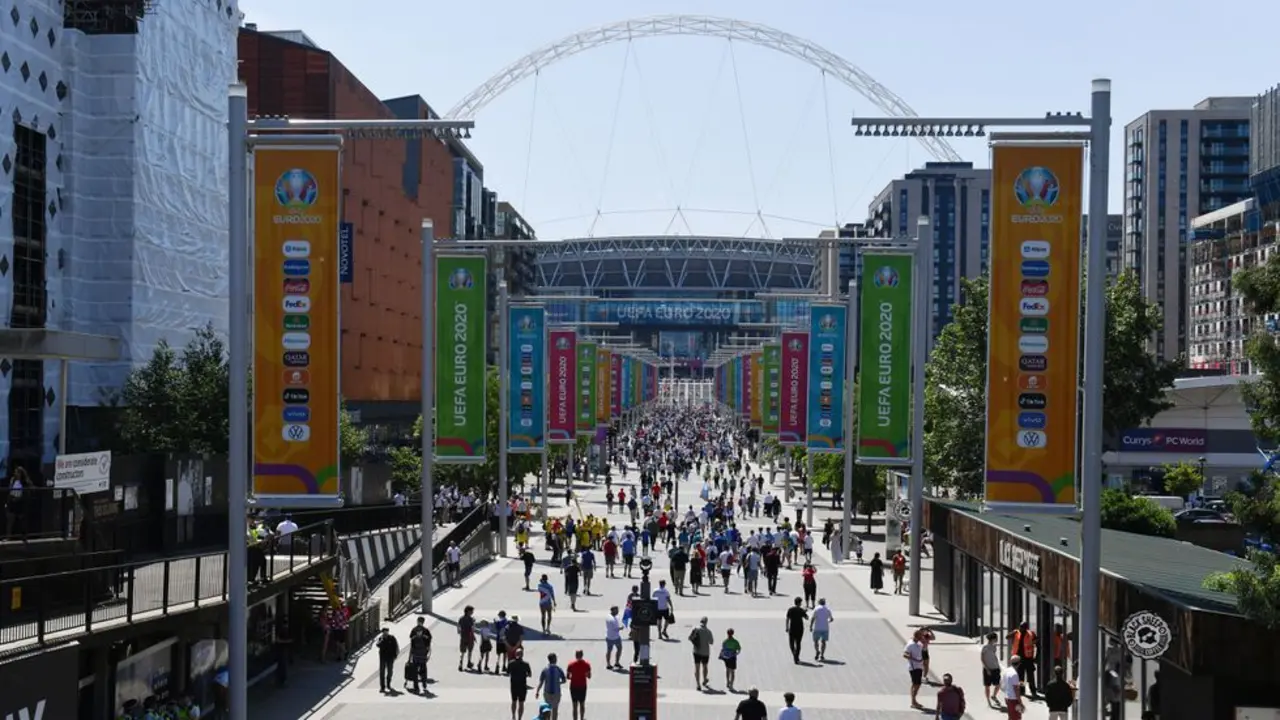 Alrededores del estadio Wembley antes del Inglaterra-Croacia. / E. PRESS
