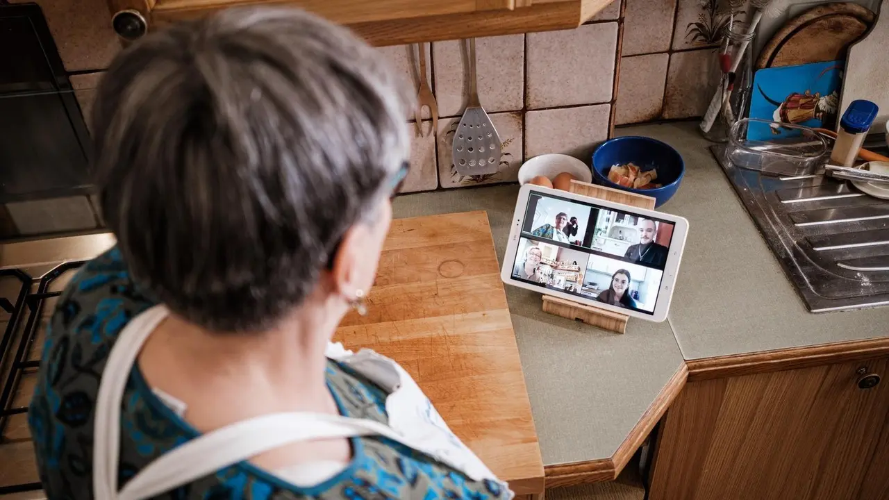 Generationencaf&eacute; 'Vollpension' lanza la campa&ntilde;a internacional 'Hornear contra la pobreza' para involucrar a los mayores en el intercambio de recetas online