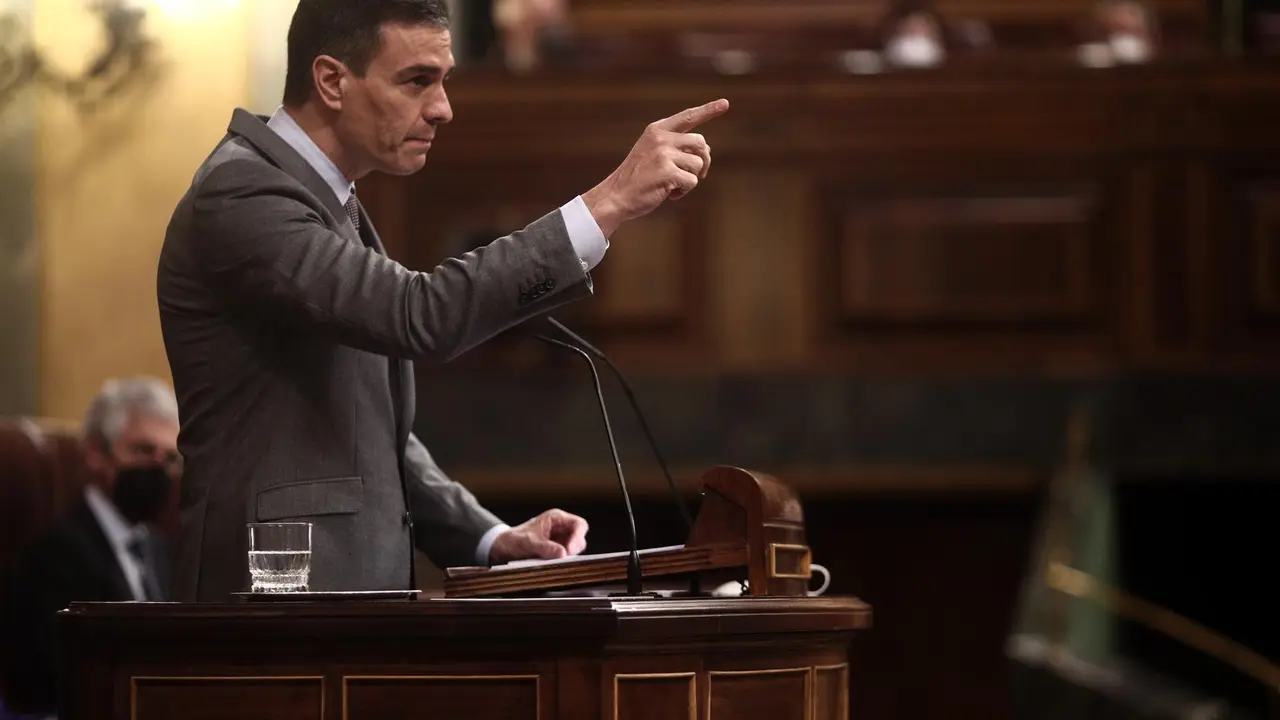 Archivo - El presidente del Gobierno, Pedro S&aacute;nchez, interviene durante una sesi&oacute;n plenaria, a 14 de abril de 2021, en el Congreso de los Diputados, Madrid, (Espa&ntilde;a). Durante el pleno, el Gobierno dar&aacute; cuenta de los datos y gestiones realizadas durante el