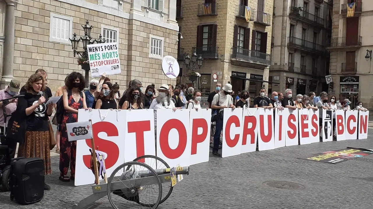 Concentraci&oacute;n en Barcelona en contra de la reactivaci&oacute;n de los cruceros