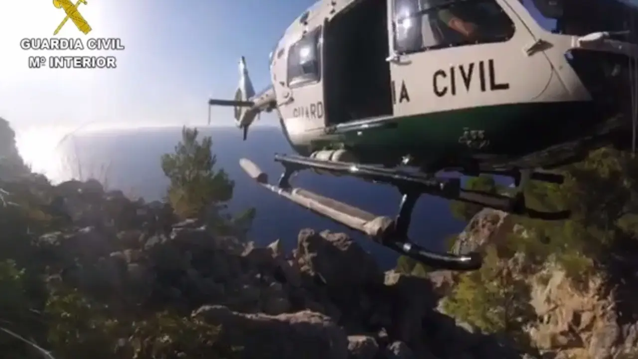 Archivo - Imagen de archivo de un helic&oacute;ptero del Grupo de Rescate de Monta&ntilde;a de la Guardia Civil (Greim).