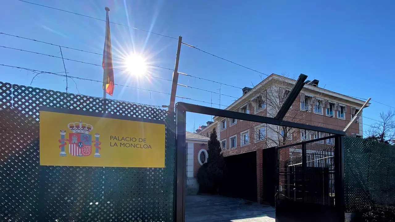 Archivo - Entrada al Palacio de la Moncloa, sede de la Presidencia del Gobierno de Espa&ntilde;a, en Madrid (Espa&ntilde;a) a 21 de febrero de 2020.