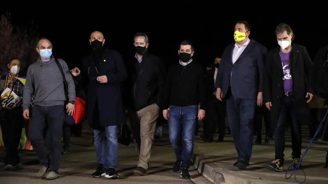 Archivo - (i-d) El exconseller de JxCat, Jordi Turull, el exconseller de Exteriores, Ra&uuml;l Romeva, el exconseller de Interior de la Generalitat Joaquim Forn, el expresidente de la ANC y exdiputado de JxCat, Jordi S&agrave;nchez, el l&iacute;der de ERC Oriol Junqueras y 