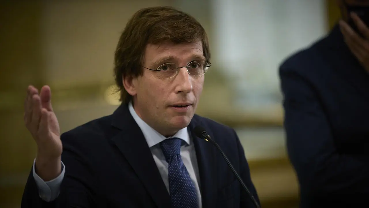El alcalde de Madrid, Jos&eacute; Luis Mart&iacute;nez-Almeida, ofrece declaraciones a los medios de comunicaci&oacute;n
