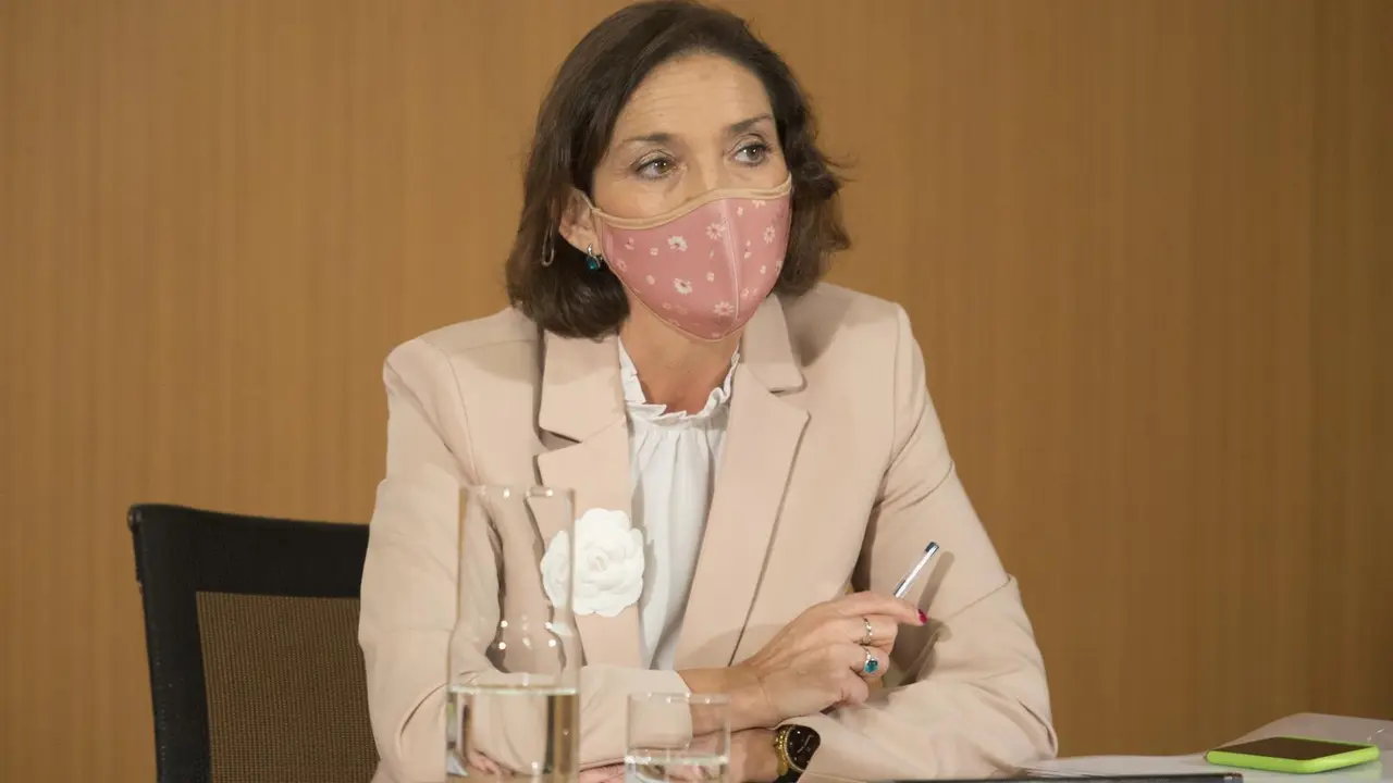 Reyes Maroto, ministra de Industria, Comercio y Turismo presenta los Fondos Estructurales y de Inversi&oacute;n Europeos en un encuentro con empresarios asturianos. (Jorge Peteiro) En Oviedo, a 18/06/2021