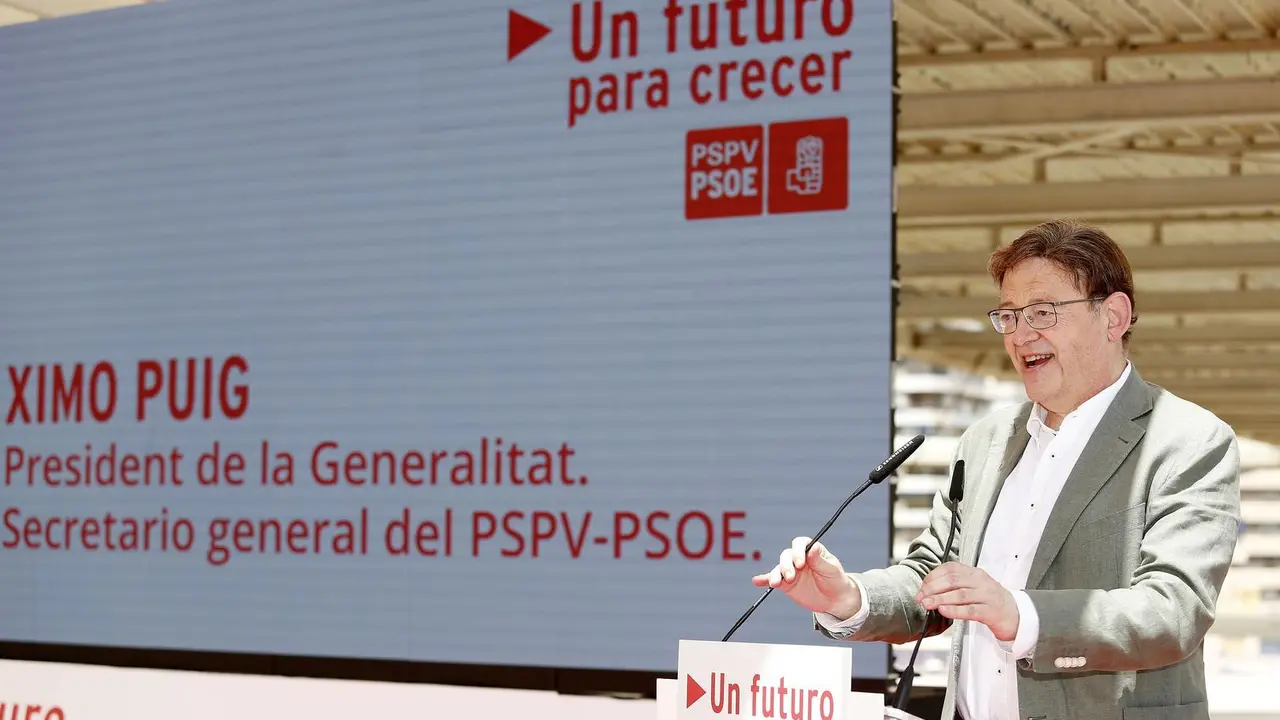 El 'president' de la Generalitat, Ximo Puig, participa en el acto 'Un futuro para crecer', organizado por el PSPV en Alicante