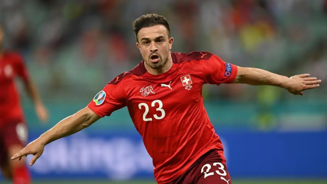 Xherdan Shaqiri, de Suiza, celebra tras marcar el gol del 3-1 durante el partido de f&uacute;tbol de la ronda preliminar del grupo A de la Eurocopa 2020 entre Suiza y Turqu&iacute;a en Bak&uacute;, Azerbaiy&aacute;n, el 20 de junio de 2021. (Azerbaiy&aacute;n, Suiza, Turqu&iacute;a) EFE/EPA/Ozan Kose