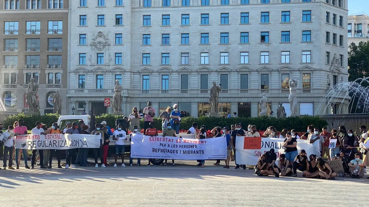 Unas 200 personas se manifiestan en Barcelona por el D&iacute;a Mundial de los Refugiados