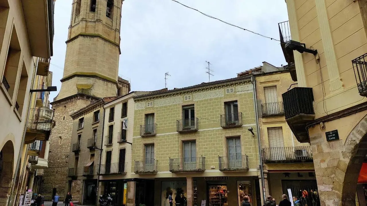 Archivo - Punto de recogida de firmas para la ley de amnist&iacute;a habilitado por &Ograve;mnium Cultural en T&agrave;rrega (Lleida)