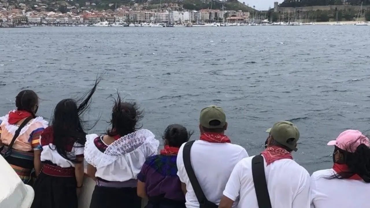 Delegaci&oacute;n zapatista a su llegada a Baiona, en Galicia