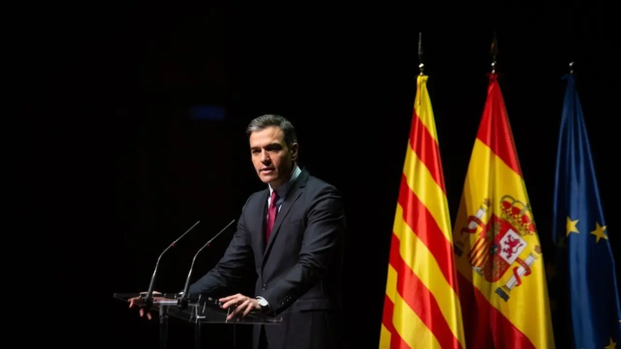 El presidente del Gobierno, Pedro S&aacute;nchez, anuncia en una conferencia en el Liceu que indultar&aacute; a los condenados por el 1-O.