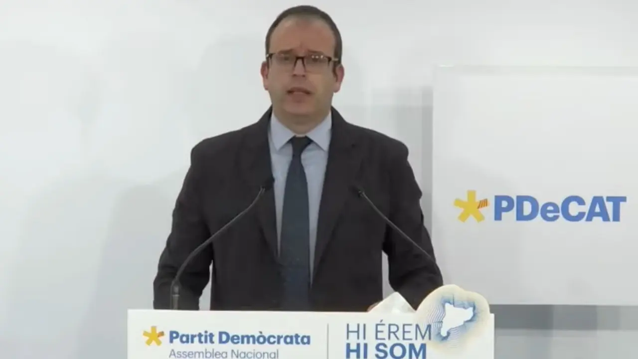Archivo - El portavoz del PDeCAT, Marc Solsona, en rueda de prensa telem&aacute;tica.