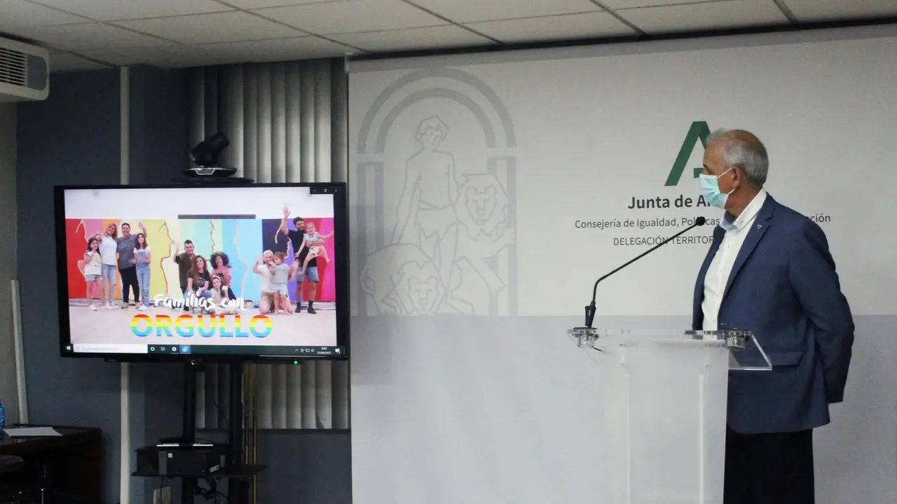 Archivo - Presentaci&oacute;n de la campa&ntilde;a 'Familias con orgullo'