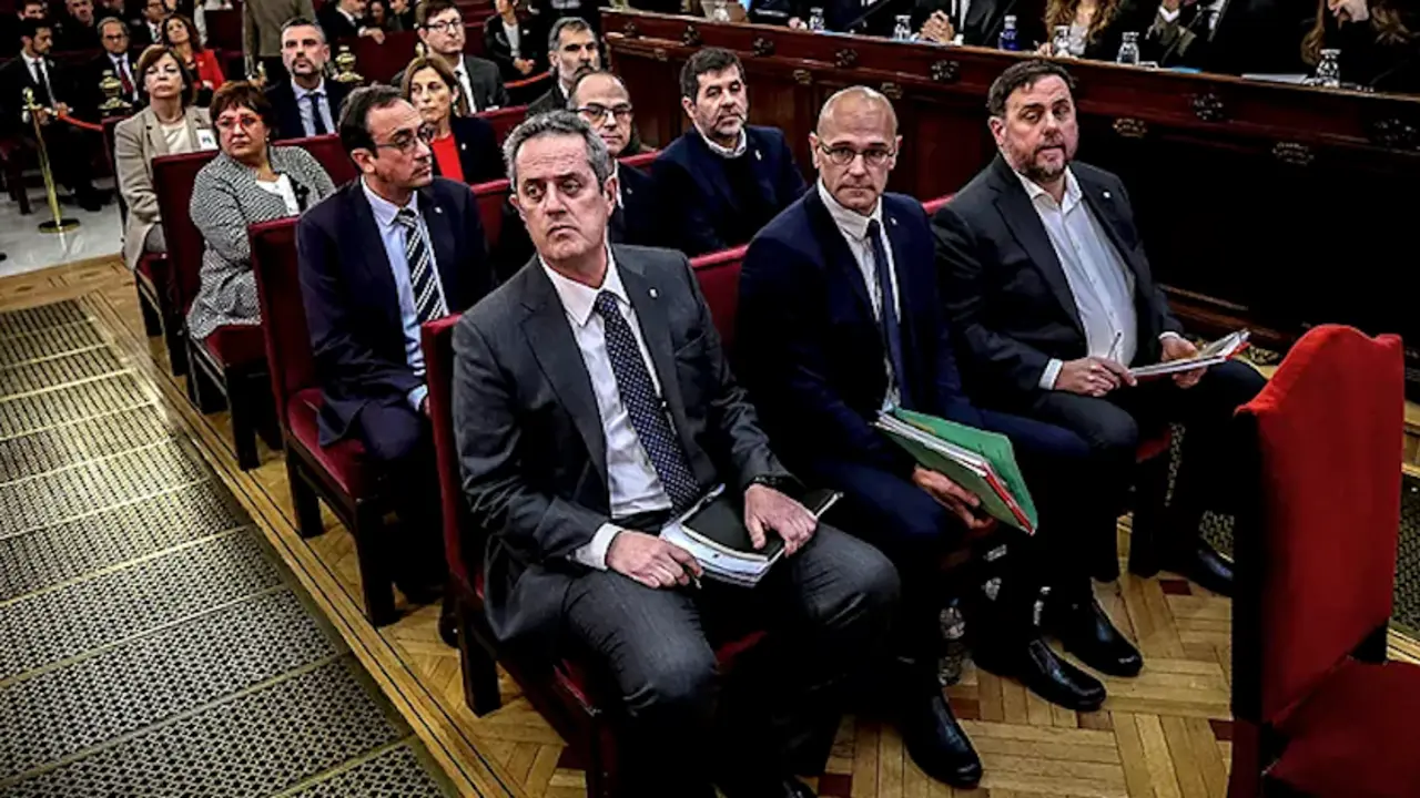 Los l&iacute;deres del 1-O, en el banquillo del Supremo durante el juicio.