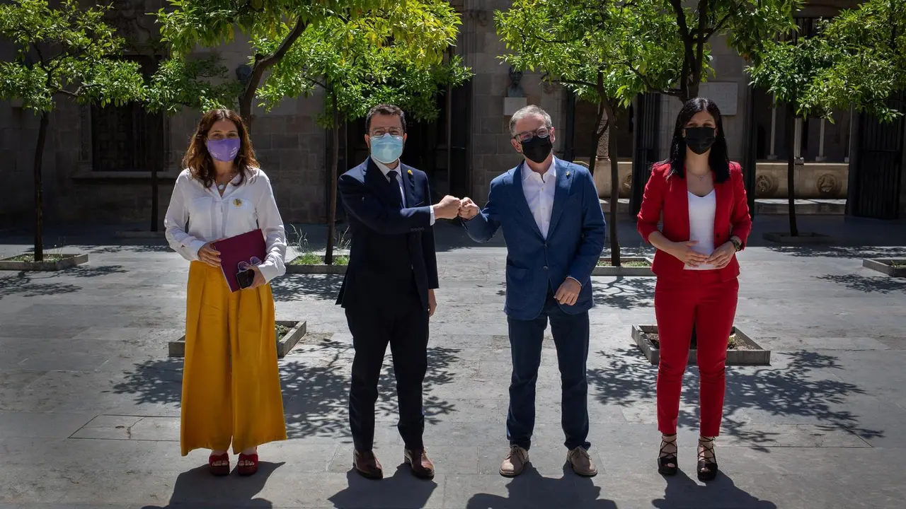 La consellera de Presidencia, Laura Vilagr&agrave;, el presidente de la Generalitat, Pere Aragon&egrave;s, el presidente de ERC en el Parlament, Josep Maria Jov&eacute;, y la secretaria general adjunta y portavoz de ERC, Marta Vilalta.