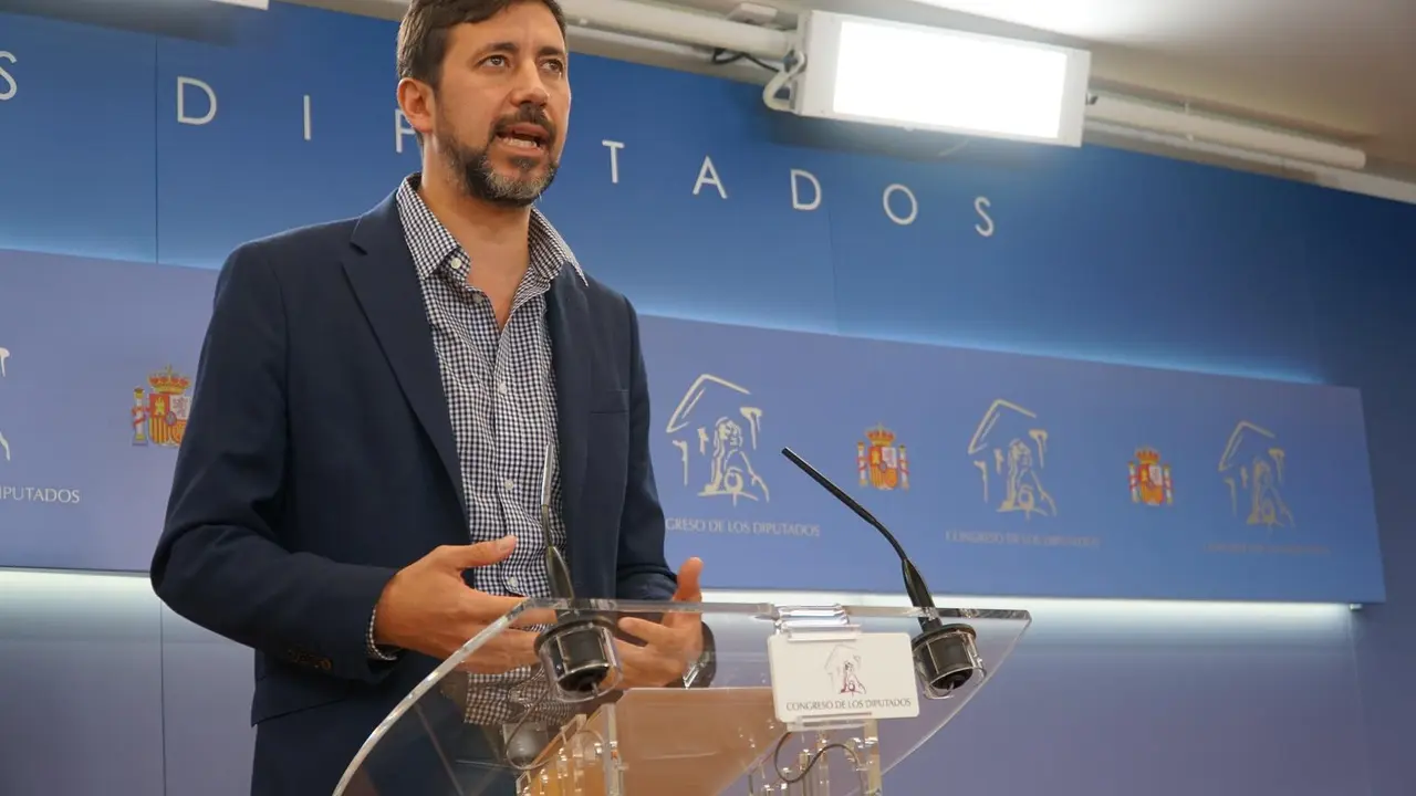 Archivo - El diputado de Unidas Podemos Ant&oacute;n G&oacute;mez-Reino en el Congreso