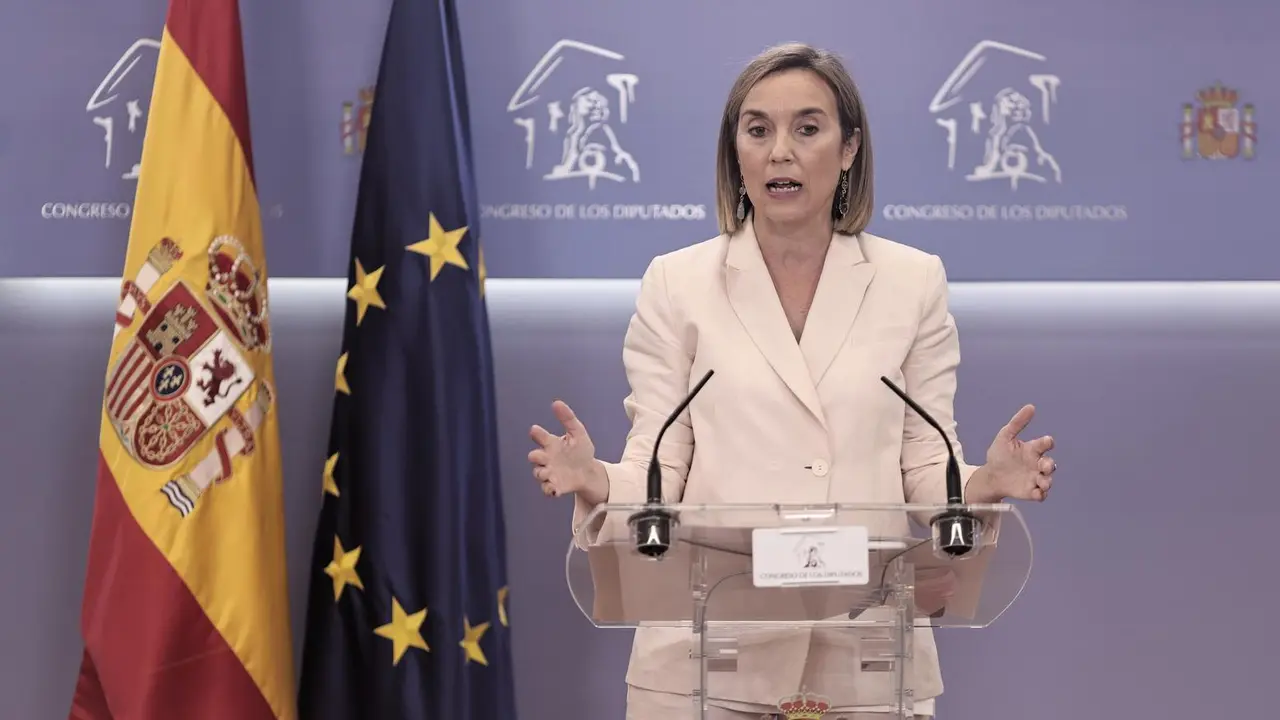 La portavoz del Grupo Parlamentario Popular en el Congreso, Cuca Gamarra, interviene en una rueda de prensa posterior a la reuni&oacute;n de la Junta de Portavoces