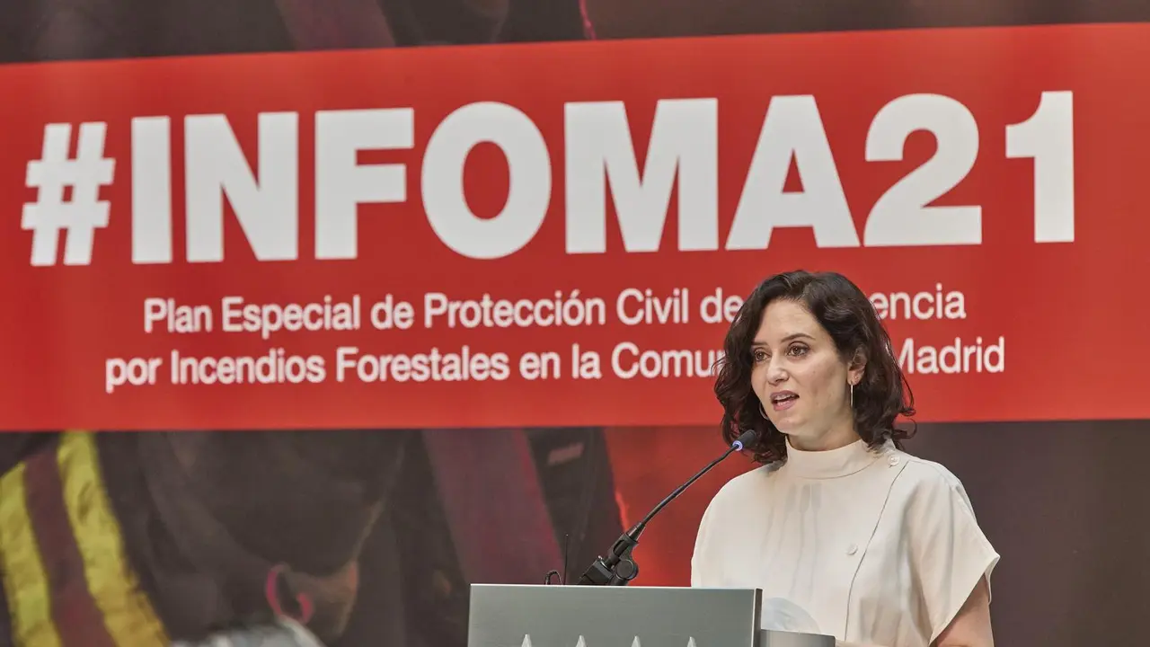 La presidenta de la Comunidad de Madrid, Isabel D&iacute;az Ayuso, durante la presentaci&oacute;n del Plan de Protecci&oacute;n Civil de Emergencia por Incendios Forestales de la regi&oacute;n (Plan INFOMA) 2021 en la Real Casa de Correos, a 22 de junio de 2021, en Madrid (Espa&ntilde;a). 