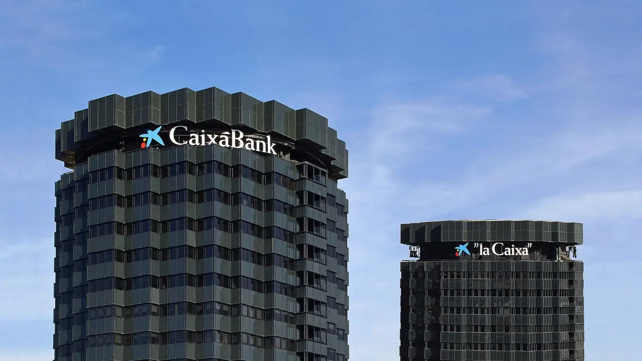 Archivo - Sede de CaixaBank