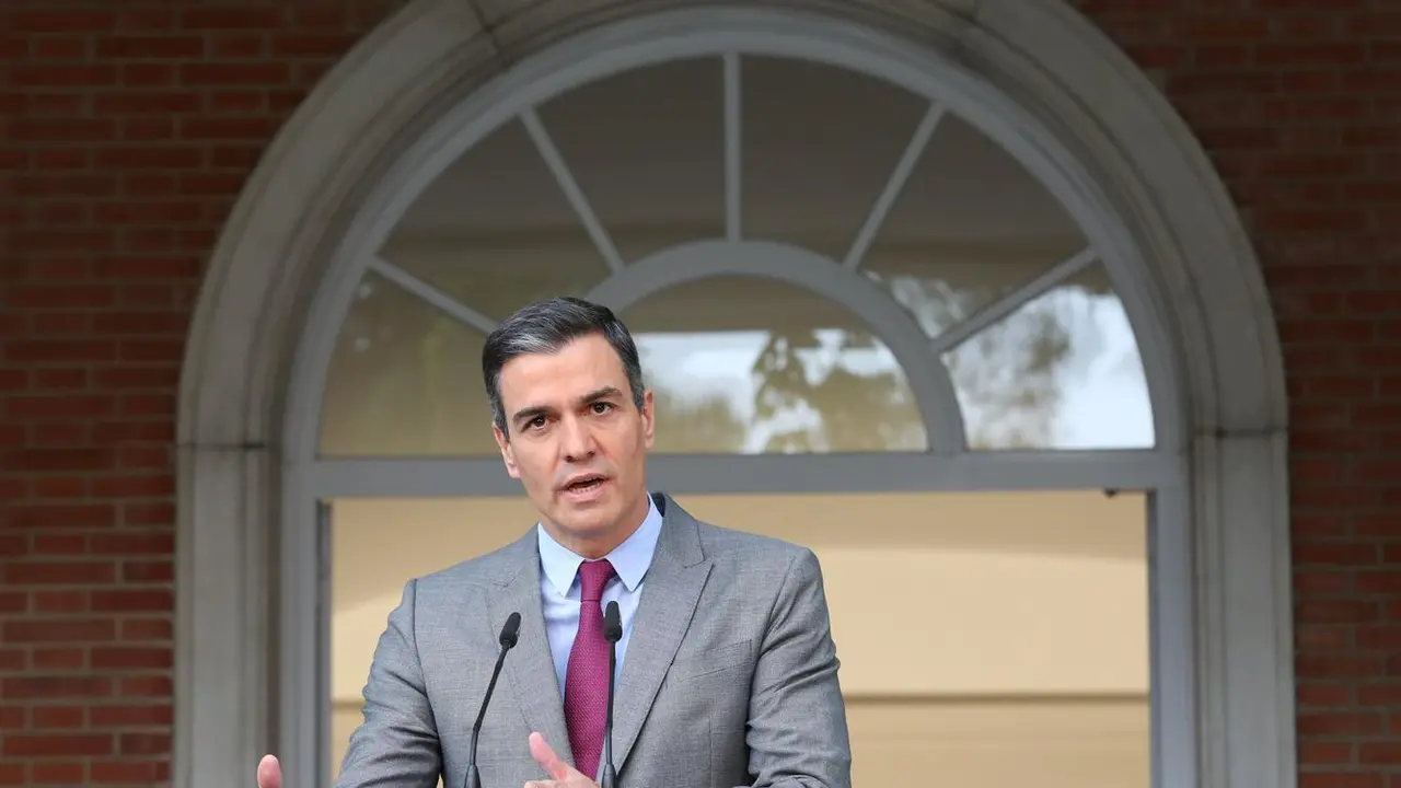 El presidente del Gobierno, Pedro S&aacute;nchez, realiza una declaraci&oacute;n institucional tras la celebraci&oacute;n del Consejo de Ministros en el que se han aprobado los indultos a los presos independentistas en prisi&oacute;n, a 22 de junio de 2021, en Madrid (Espa&ntilde;a)