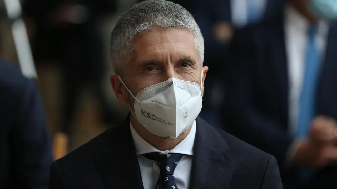 El ministro del Interior, Fernando Grande-Marlaska, durante la entrega del I Premio Rojana 'Alfredo P&eacute;rez Rubalcaba'