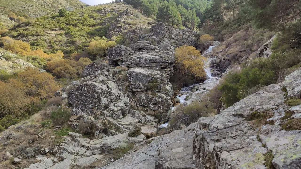 Archivo - Garganta del Oso en la Sierra de B&eacute;jar de Salamanca.