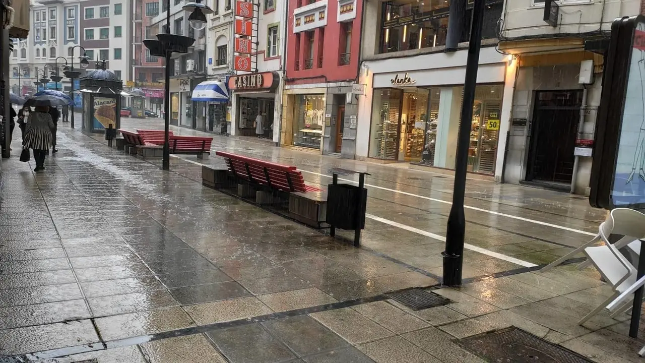 Calles de Oviedo bajo la lluvia