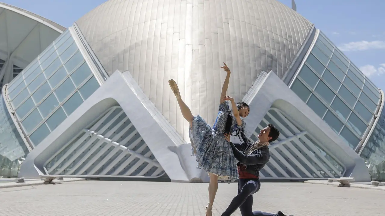 ROBER SOLSONA&hellip;20210622&hellip;VALENCIA&hellip;.POSADO DE LOS BAILARINES, &Aacute;NGEL GARC&Iacute;A MOLINERO Y HARUHI OTANI DE LA COMPA&Ntilde;IA NACIONAL DE DANZA PARA LA PRESENTACI&Oacute;N DEL BALLET GISELLE.
