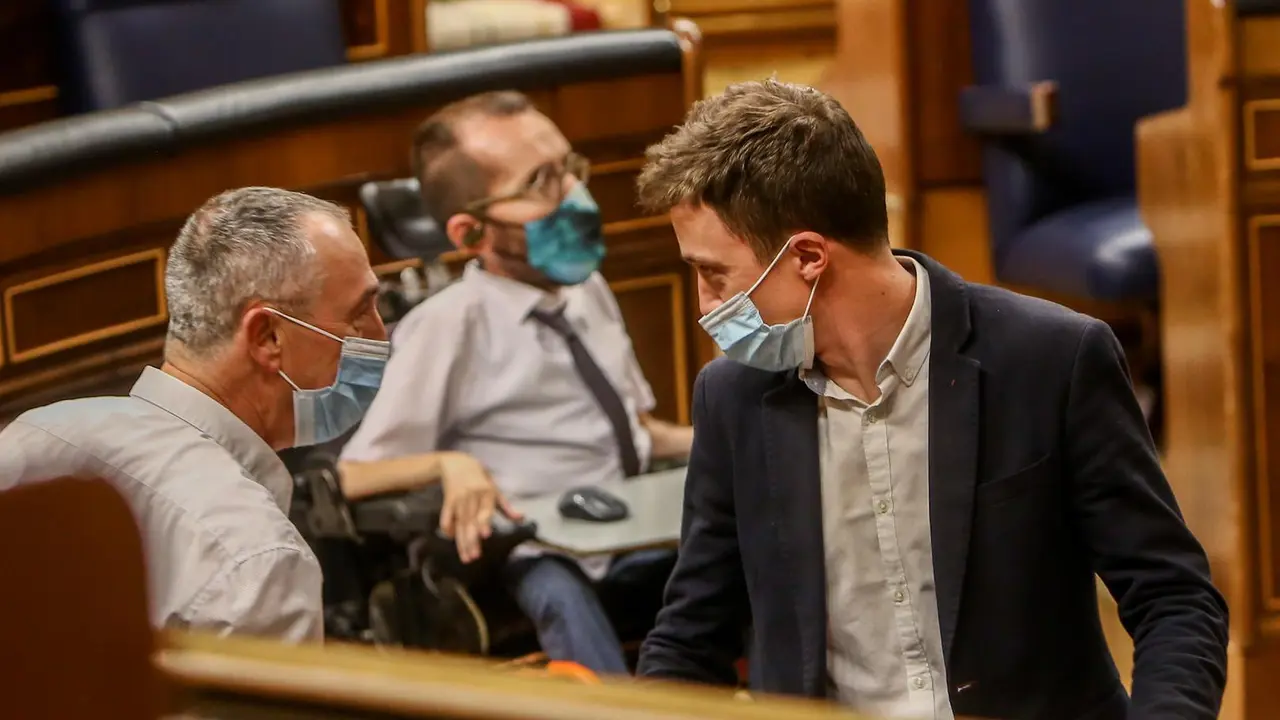 Archivo - El diputado de Comprom&iacute;s, Joan Baldov&iacute;, con su socio electoral de M&aacute;s Pa&iacute;s, &Iacute;&ntilde;igo Errej&oacute;n 
