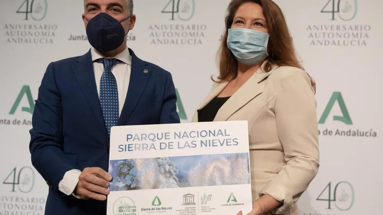 El consejero de la Presidencia, Administraci&oacute;n P&uacute;blica e Interior y portavoz del Gobierno andaluz, El&iacute;as Bendodo, y la consejera de Agricultura, Ganader&iacute;a, Pesca y Desarrollo Sostenible, Carmen Crespo, tras consejo de gobierno