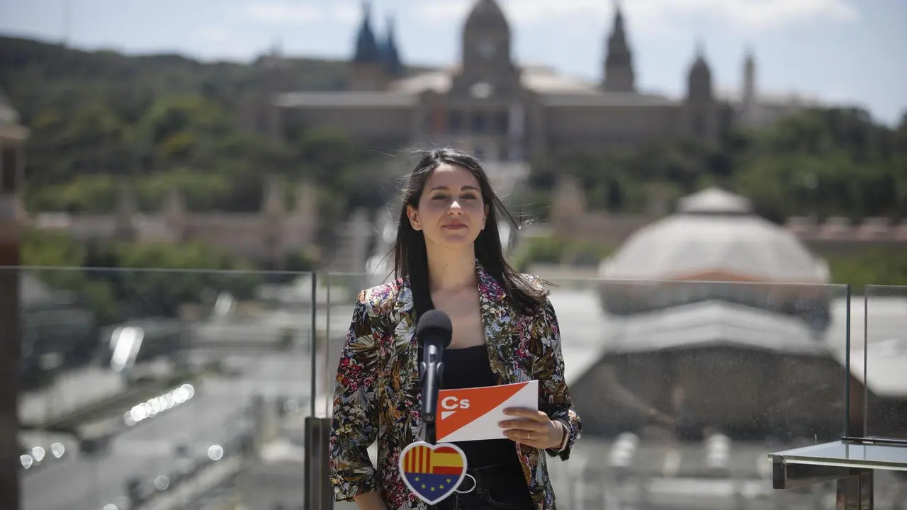 La presidenta de Ciudadanos, In&eacute;s Arrimadas, en una rueda de prensa en Barcelona.