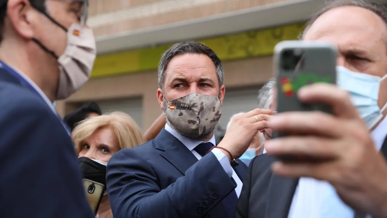 El presidente de Vox, Santiago Abascal, acompa&ntilde;ado por los diputados de Vox, en el Tribunal Constitucional, a 16 de junio de 2021, en Madrid (Espa&ntilde;a). 