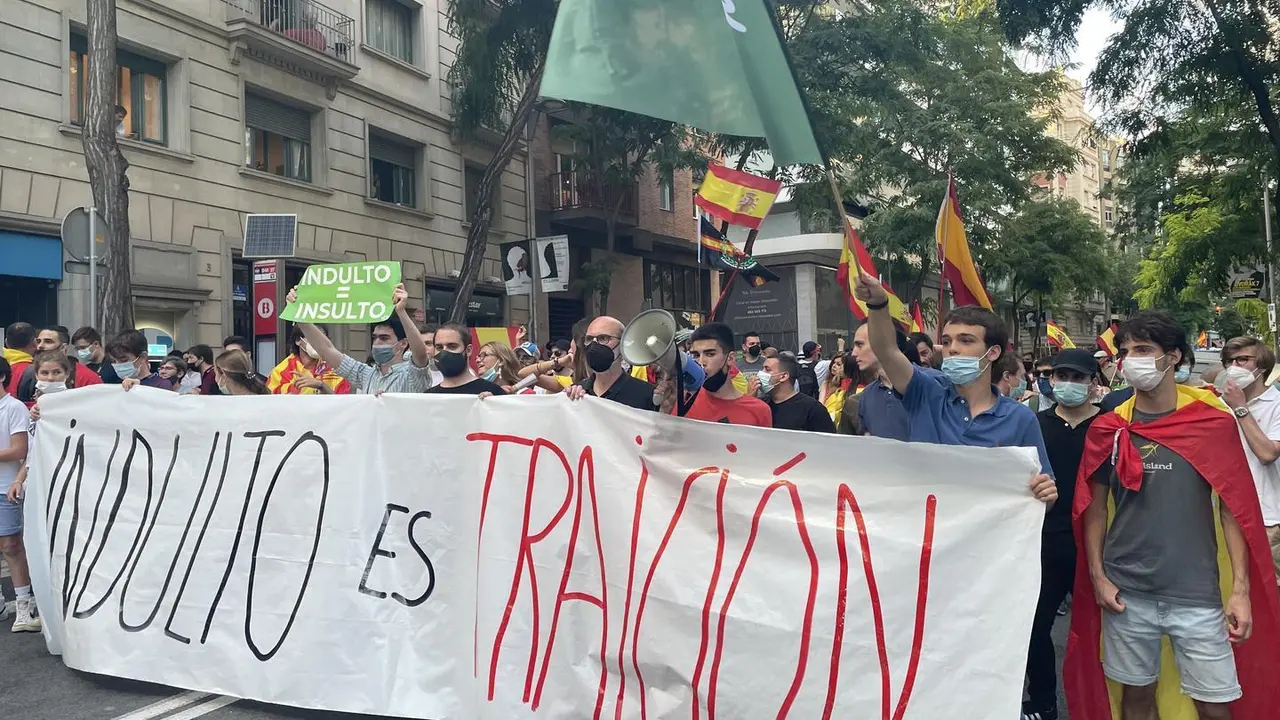 Manifestaci&oacute;n en Barcelona en contra de los indultos a los presos del 1-O. En Barcelona el 22 de junio de 2021.