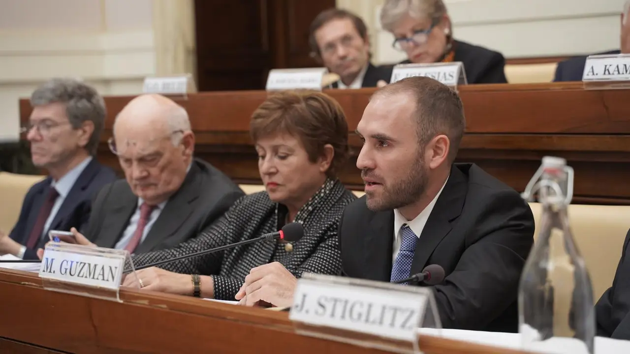 Archivo - El ministro de Econom&iacute;a de Argentina, Mart&iacute;n Guzm&aacute;n, junto a la directora gerente del FMI, Kristalina Georgieva