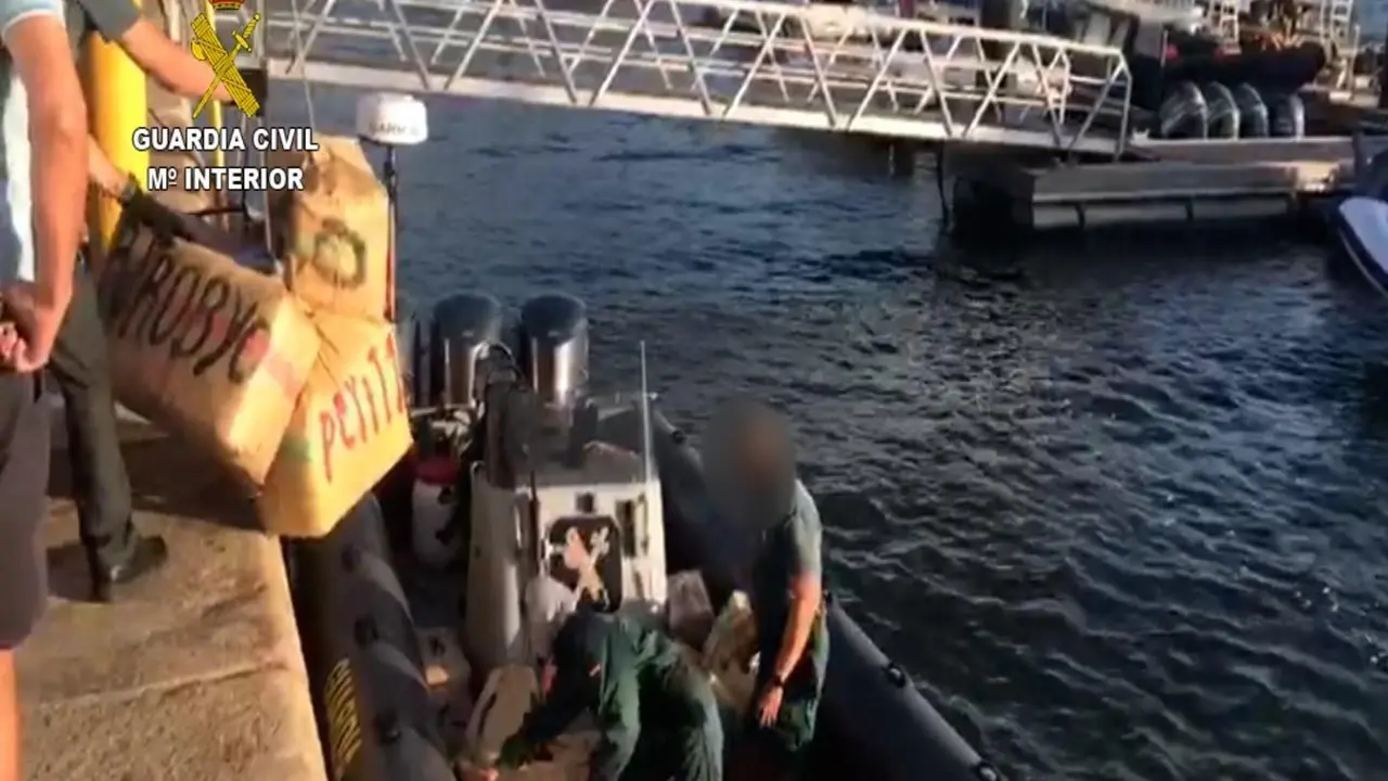 Intervenidos 3.700 kilos de hach&iacute;s en aguas de Ayamonte (Huelva) en una operaci&oacute;n con seis detenidos