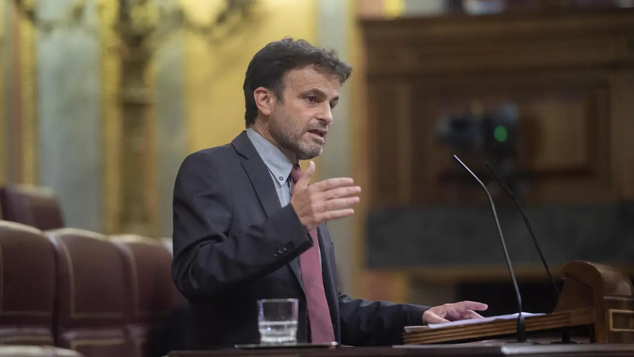 El presidente del grupo parlamentario de Unidas Podemos en el Congreso, Jaume Asens, interviene en una sesi&oacute;n plenaria en el Congreso de los Diputados, a 22 de junio de 2021, en Madrid, (Espa&ntilde;a). El pleno se celebra horas despu&eacute;s de que el presidente del 