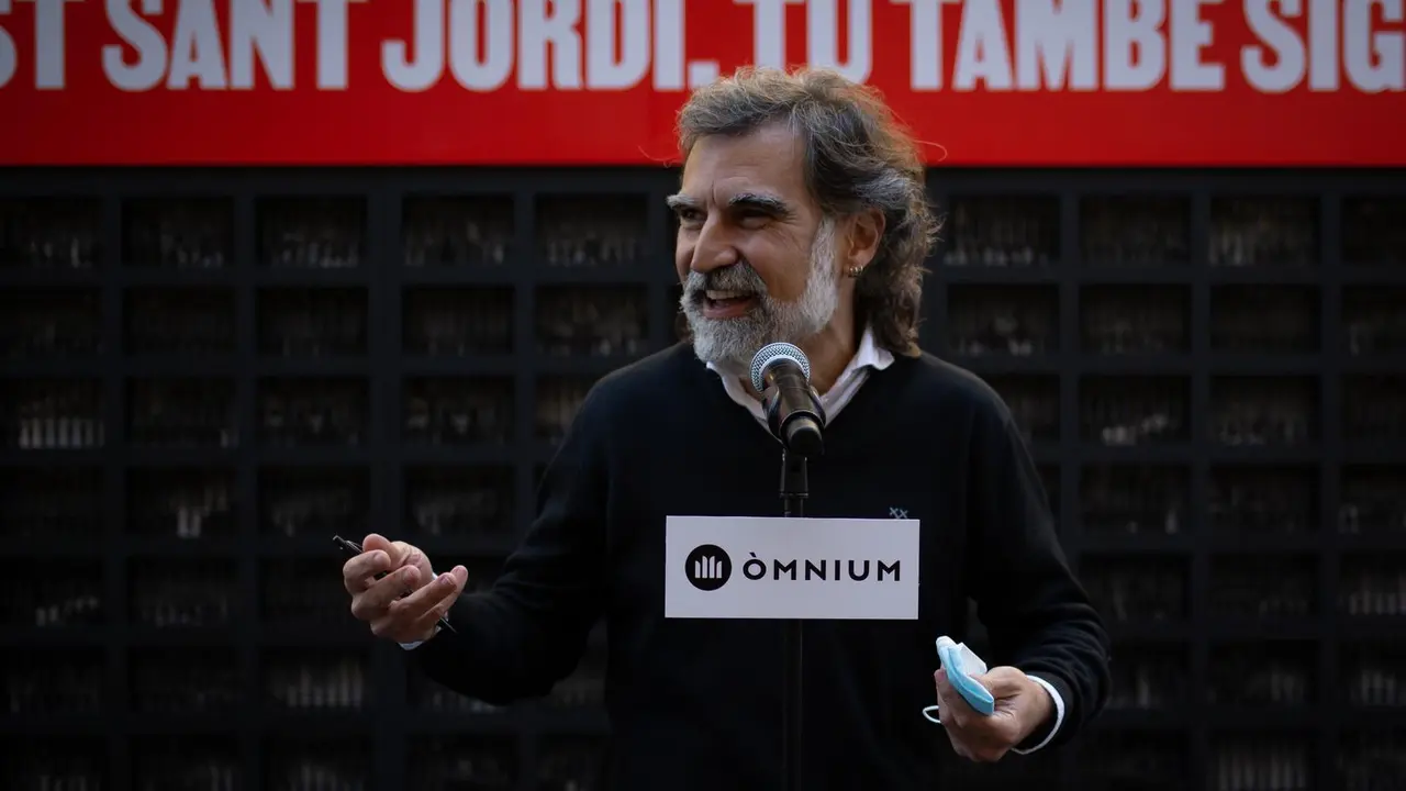 Archivo - El presidente de &Ograve;mnium, Jordi Cuixart interviene durante la acci&oacute;n que la asociaci&oacute;n organiza a favor de la amnist&iacute;a, a 23 de abril de 2021, en Barcelona, Catalunya (Espa&ntilde;a). &Oacute;mnium organiza este acto a favor de la amnist&iacute;a para los presos del 