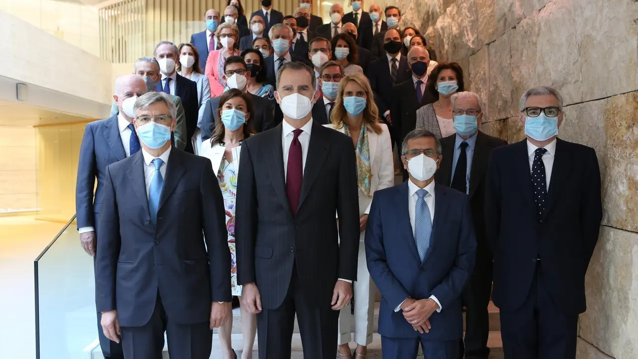 Felipe VI acude a la reuni&oacute;n del Patronato de la Fundaci&oacute;n SERES que nombra nuevo presidente a Fernando Ruiz