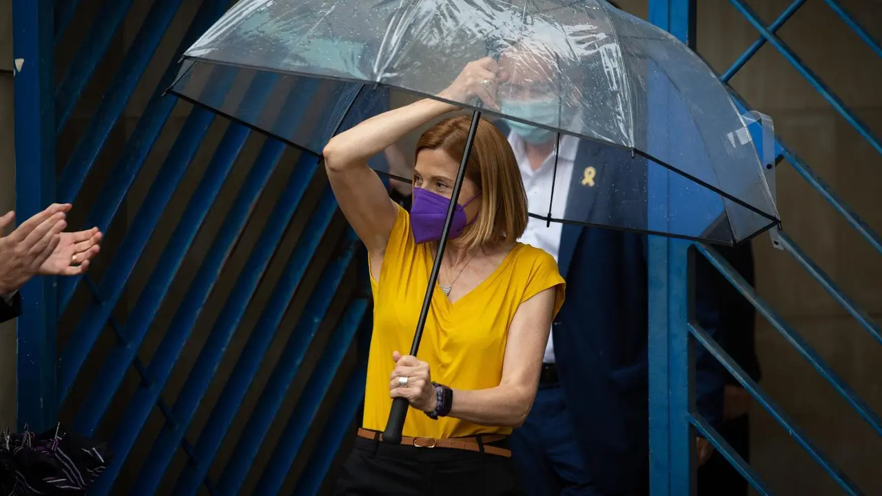 La expresidenta del Parlament Carme Forcadell saliendo de la c&aacute;rcel de Wad Ras tras ser indultada