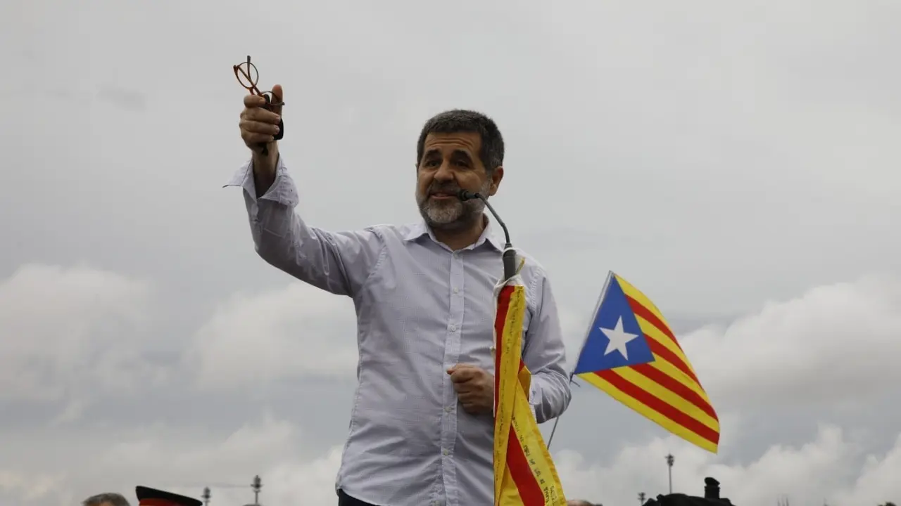 El expresidente de la ANC y secretario general de Junts, Jordi S&agrave;nchez, sale de la c&aacute;rcel de Lledoners tras ser indultado.
