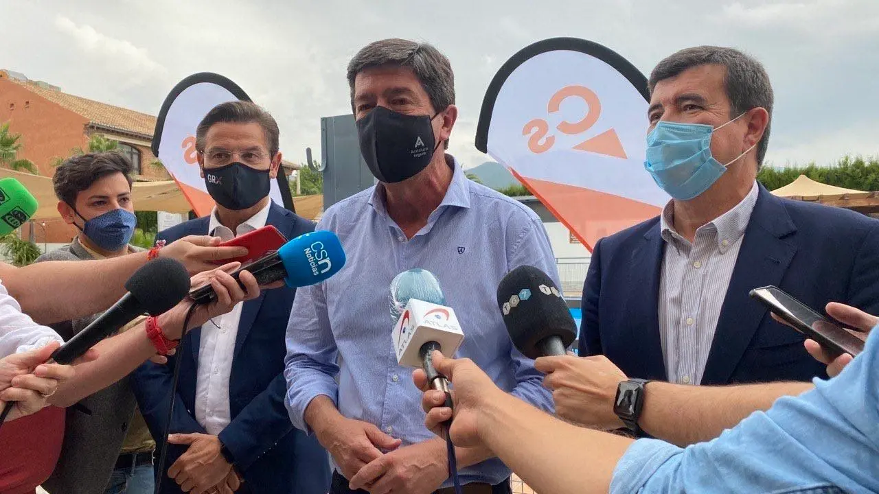 Imagen de archivo del coordinador auton&oacute;mico de Cs en Andaluc&iacute;a, Juan Mar&iacute;n, atendiendo a los medios.