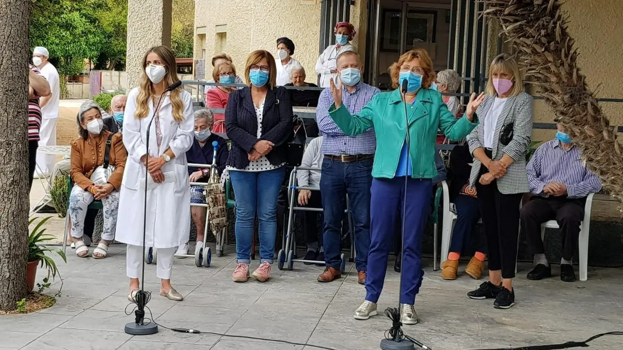 La consejera Marivi Broto visita la residencia de mayores de Borja